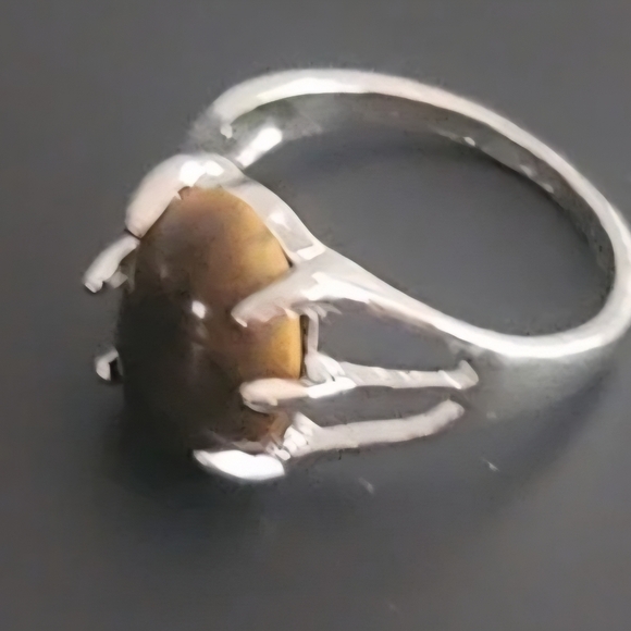 TIGEREYE SOLITAIRE OVAL CABACHON CLAW SETTING NEW SIZE 8 QUALITY TITANIUM SILVER - Picture 2 of 3